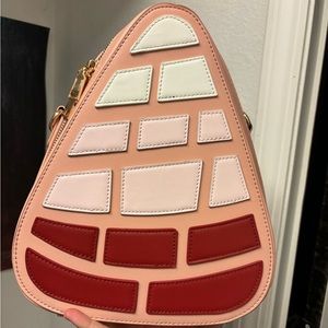 Backstitch bruja bag